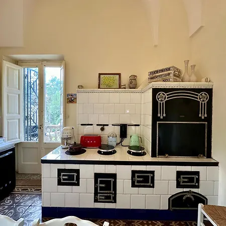 بيت ضيافة Scinata Dimora Storica 4*
